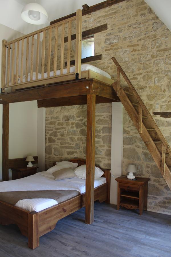 A La Croisee Des Vallees Bed & Breakfast Figeac Eksteriør bilde